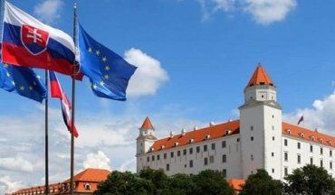 Президент Словакии порекомендовал членам парламента «читать, за что они голосуют»