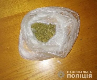 Полиция Великого Березного обнаружила у закарпатца марихуану