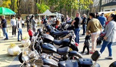 Мотопикник в Ужгороде: мотоциклисты и байкеры приобщились к празднованию Бабьего лета в Боздошском парке