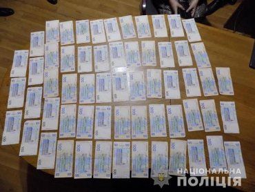 В Закарпатье 12-летнюю воровку, укравшую деньги на операцию ребенку, поймали с помощью видеокамер