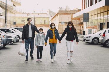 В столице Чехии разрешили ходить по улице без масок