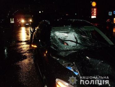 Смерть на дороге: Поздним вечером в Мукачево Skoda Octavia сбила насмерть пешехода