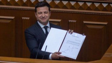 Президент Украины Владимир Зеленский зарегистрировал в Верховной Раде законопроект о Большом государственном гербе.