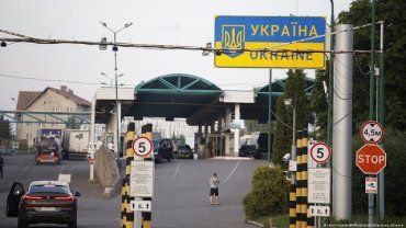 В Украине изменились правила для выезда за границу мужчин