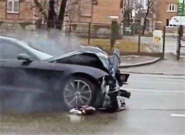 Жестко встретил утро нового года неадекват на Mustang: ДТП в Киеве 
