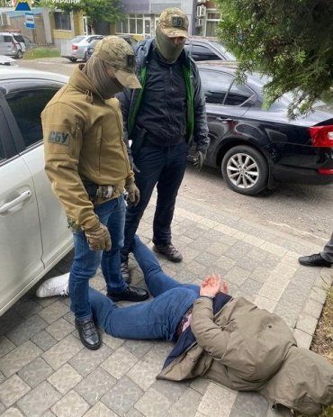 Погорел на взятке: В Ужгороде задержали ТОП-чиновника