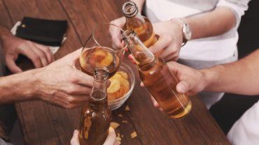 Среди украинцев после начала войны выросло употребление алкоголя - опрос