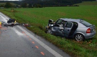 Авария в Словакии: В лобовом столкновении Opel и Skoda погибла жещина, два человека в больнице