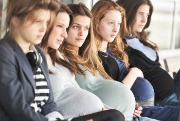 Соседняя с Закарпатьем Румыния шокирует количеством подростковых беременностей