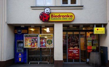 В Польше охранник супермаркета жестоко избил и оскорбил украинца из-за акцента 