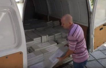 В ОИК №68 в областном центре Закарпатья привезли бюллетени для голосования на парламентских выборах