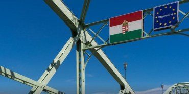 Венгрия неожиданно ослабила ограничения на въезд