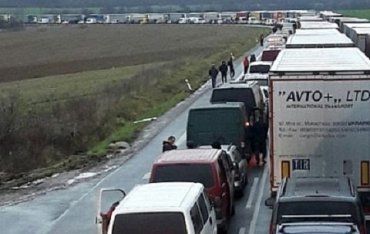 Праздничная лихорадка: Более 3 млн человек путешествующих пересекло польскую, венгерскую и румынскую границы