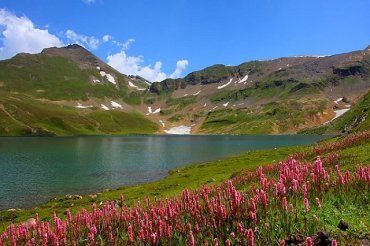 Секреты Закарпатья: Самое высокогорное озеро Украины – Бребенескул поражает своей красотой