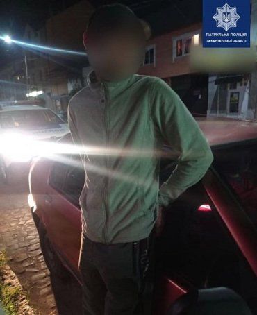 В Закарпатье за нарушение ПДД остановили авто - нервы пассажира выдали его с потрохами