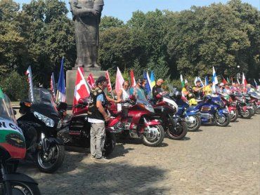 Мотоциклетний фест в Ужгороді зібрав рекордну кулькість учасників