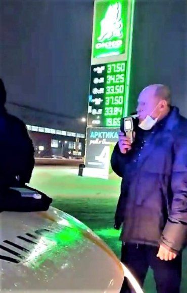 Во Львове пьяный чиновник таможни за рулем нарвался на патрульных