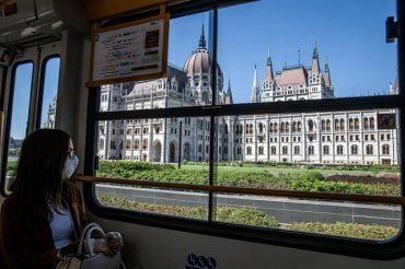 Парламент Венгрии еще на полгода продлил действие ЧП
