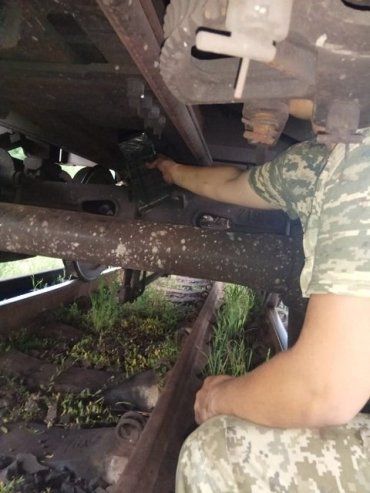  В Закарпатье пограничники обнаружили контрабанду в сцепках вагонов