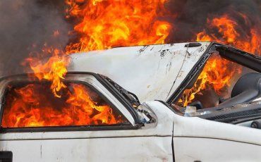 В областном центре Закарпатья вспыхнул пожар, пылал автомобиль