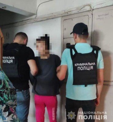 Была "под кайфом": В Ужгороде "на горячем" задержали наркоторговку