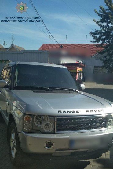"Крутий" водій іномарки влаштував шалений опір з нецензурщиною патрульним в Ужгороді