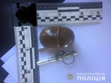 У жителя Ужгорода поліція вилучила бойову гранату