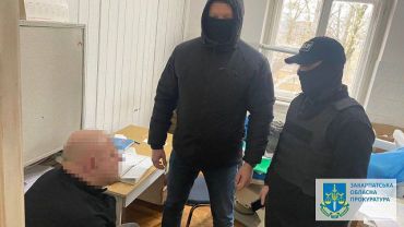 В Закарпатье отстранили от должности врача ВВК, "списывавшего" уклонистов