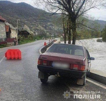 В Закарпатье прохожий под мостом нашел труп водителя, которого искали месяц
