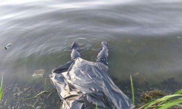 В Закарпатье молодого парня нашли мертвым в пруду