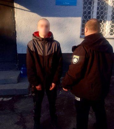 В Закарпатье поймали 18-летнего идиота уничтожившего аллею сакур