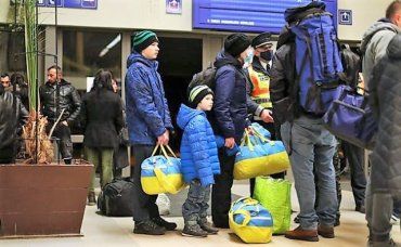 Сколько и как будут получать пособия украинские беженцы в Словакии
