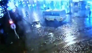 Жуткое ДТП во Львове: маршрутка на зебре сбила двух женщин - видео момента
