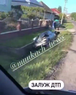ДТП в Закарпатье: Автомобиль после сальто вылетел в кювет