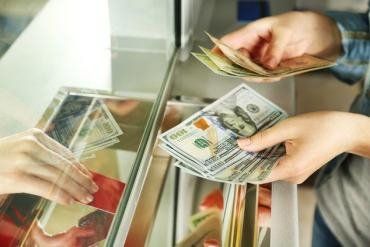 Курс гривні на сьогодні встановлений на рівні 25,08 грн/долар