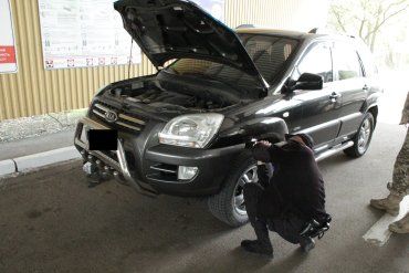 Украинец лишился автомобиля марки «КИА» из-за 160 пачек контрабандных сигарет