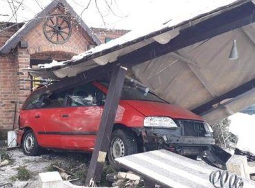 ДТП между Ужгородом и Мукачево: Разбитые Toyota и VW, растрощенное кафе