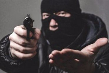 Ограбление года в Закарпатье! Разбойный "дуэт" оставил оптовиков без полмиллиона в украинской валюте