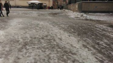 По улицам Ужгорода можно кататься на коньках