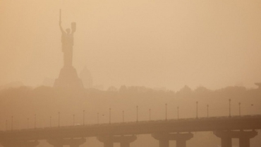Стало известно до каких областей Украины добралась пылевая буря