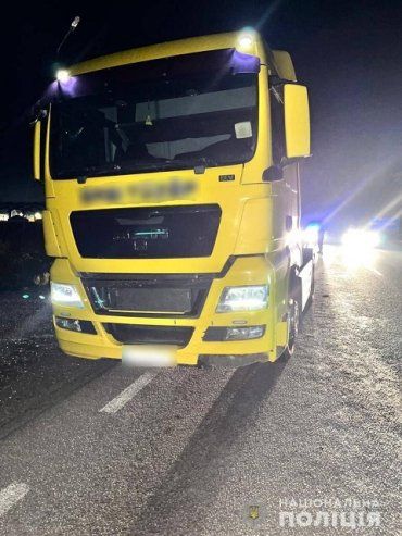 Смертельное ДТП в Закарпатье: От удара Skoda пешеход улетел под грузовик