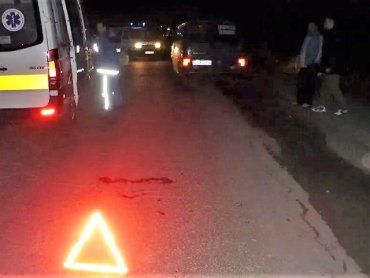 В Закарпатье ночью под колесами авто погиб человек