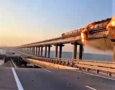 Полное видео разрушений Крымского моста после взрыва, версии произошедшего 