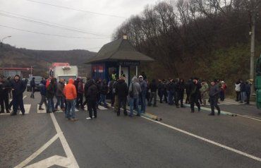 Протестующие "евробляхеры" перекрыли перевалы в Закарпатье