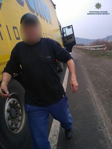 В Закарпатье на трассе "Киев-Чоп" задержали неадекватного дальнобойщика 