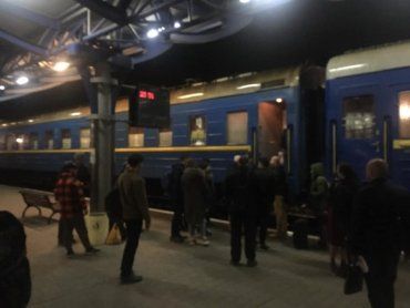 В Ужгороде десятки пассажиров купили билет в вагон, который забыли прицепить 
