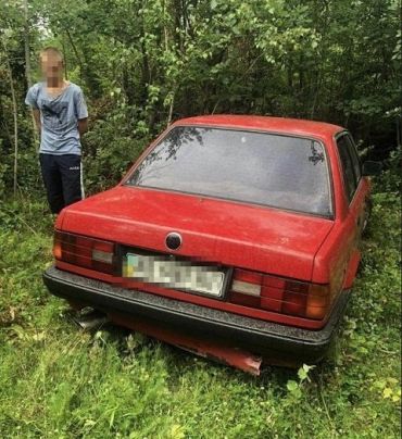 В Закарпатье дерзкие угонщики похитили авто прямо со двора