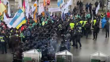 В Киеве протест ФОПов не обошелся без потасовок с полицией