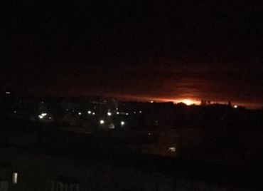 Потужні вибухи на військовому складі біля Ічні: рух транспорту й літаків закрили, евакуювали вже 10 тисяч людей