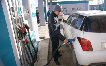 Бензин рекордно подорожал на украинских заправках